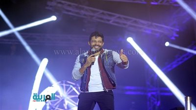 بالصور.. حماقي يُحيي أول حفل بعد أزمة 
