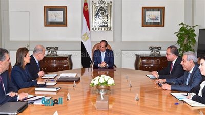 السيسي يلتقي عددًا من وزراء حكومة إسماعيل.. الرئيس يشدد على توفير السلع للمواطنين مع قرب شهر رمضان.. والمجموعة الاقتصادية تقر خطة تطوير وهيكلة القطاع العام