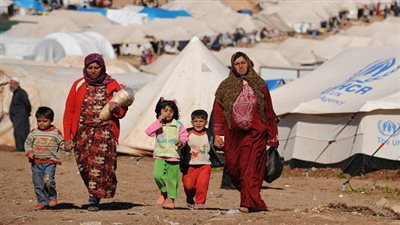 اليونان تفتح أبواب مخيمات اللاجئين