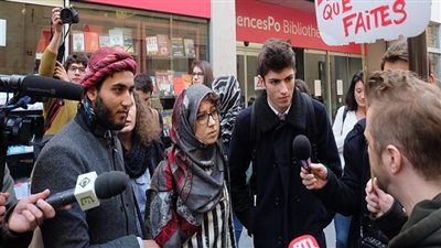تضامنًا معه.. طلاب ذكور يرتدون الحجاب في فرنسا 