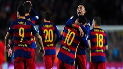 بالفيديو.. برشلونة يسحق لاكورونا بـ8 أهداف ويحتفظ بصداراة 