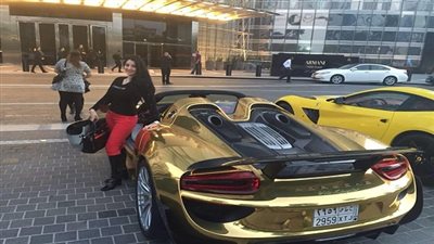 بالفيديو.. سيد علي يسخر من إهداء الإمارات سيارة مرصعة بالذهب لـ