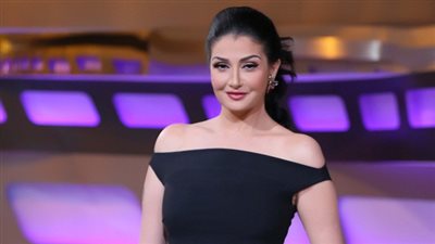 شاهد.. غادة عبد الرازق مع ابنتها روتانا في شوارع لندن