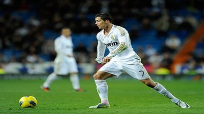 بالفيديو.. رونالدو ورفاقه يهزمون فياريال ويطاردون برشلونة على 