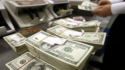 بعد اقتراب الدولار من الـ 12 جنيه.. شركات الصرافة: سياسة الإغلاق لن تحل الازمة 