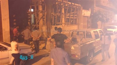 بالصور.. إزالة عقار مخالف بحي روض الفرج 