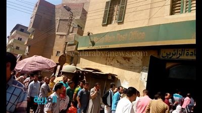 بالصور.. طوابير أمام مكاتب البريد بالمنيا لاستلام كراسة الإسكان