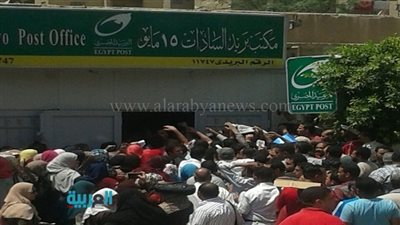 بالصور.. إقبال كبير على سحب كراسات شروط الإسكان الاجتماعي