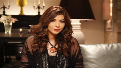 شاهد.. أول صورة لوالدة أصالة قبل دخولها غرفة العمليات