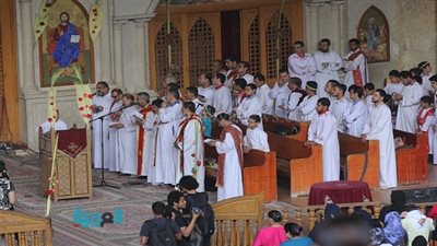 بالصور.. آلاف الأقباط يحتفلون بـ''أحد الشعانين