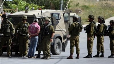 الاحتلال يعتقل 4 فلسطينيين بالضفة بينهم عالم فيزياء