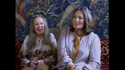 شاهد.. ابنة هند رستم تؤدي العمرة لوالدتها الراحلة