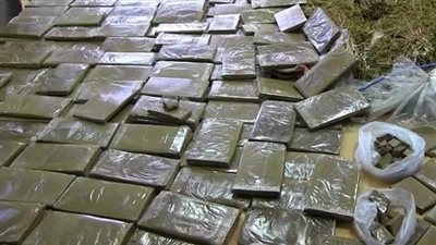 ضبط سائق وعاطل بحوزتهما مواد مخدرة في المنيا