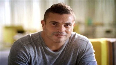 غموض حول أسباب تأجيل ألبوم عمرو دياب