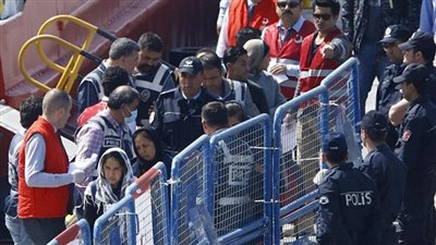 اليونان ترحل 49 مهاجرًا بموجب الاتفاق بين الاتحاد الأوروبي وتركيا