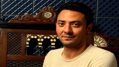 شاهد.. فتحي عبد الوهاب أكبر سنًا في 