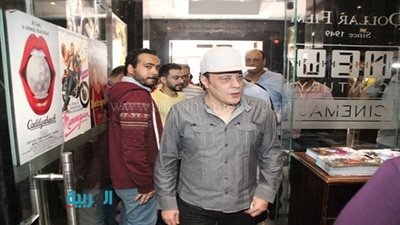 بالصور..عمرو عبد الجليل في العرض الخاص الثاني لـ 