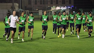 جروس يجتمع بلاعبي الأهلي ويُطالبهم بالفوز على الهلال