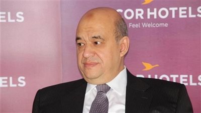 وزير السياحة يواصل لقاءاته المهنية في دبي