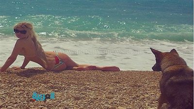 شاهد.. اللبنانية ميريام كلينك ترتدي بنطلون 