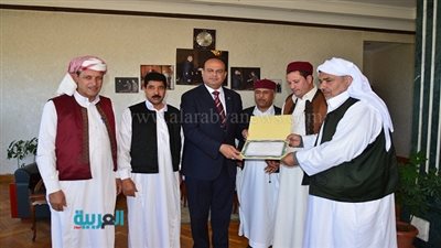 بالصور.. شهادة تقدير وخطاب شكر لمحافظ مطروح من رئيس مجلس حكماء طبرق