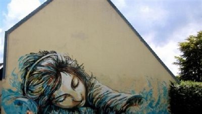 رسامة أفغانية تستخدم رسمها في الدفاع عن المرأة 