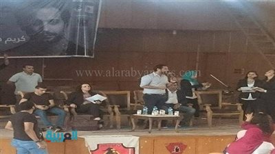 بالصور.. كريم فهمي ضيف حفل كلية آداب عين شمس