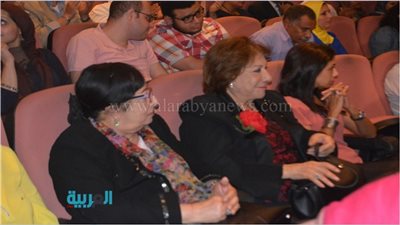 بالصور.. نجوم الفن والإعلام في عرض 