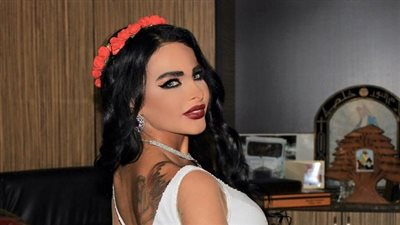 السبكي يختار اللبنانية ليال عبود لغناء ''سطو مثلث''