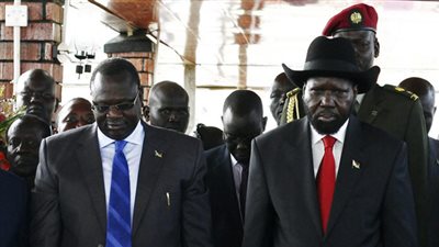 سالفا كير وخصمه رياك مشار يشكلان حكومة انتقالية بجنوب السودان