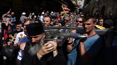 آلاف المسيحيين يحتشدون في القدس للاحتفال بالفصح لدى الطوائف الشرقية