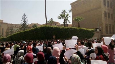 وقفة لطلاب جامعة الإسكندرية تضامنًا مع أهالي 