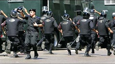 انتشار مكثف لرجال الشرطة وخبراء المفرقعات بمحيط مولد السيدة زينب