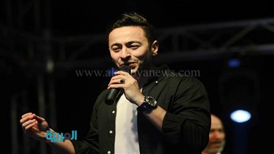 بالصور.. حمادة هلال يحيي 