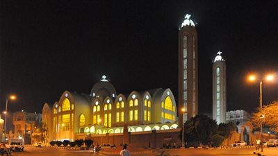 وصول كبار رجال الدولة لـ