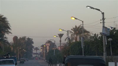 رئيس حي مصر القديمة: تركيب 1119 كشاف إنارة بالشوارع