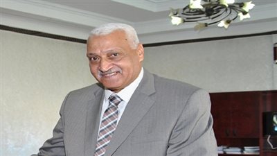 محافظ السويس يهنئ الأقباط  بـ