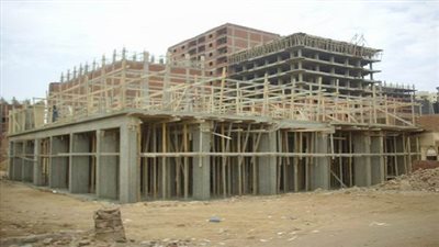 رئيس مدينة الزقازيق يقود حملة لوقف أعمال بناء مخالفة