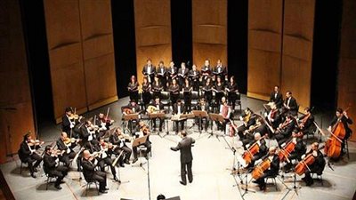 بدء حفل الأوبرا بأغنية 