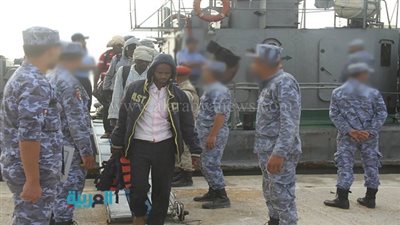 بالصور.. القوات البحرية تحبط محاولة للهجرة غير الشرعية بالبحر المتوسط
