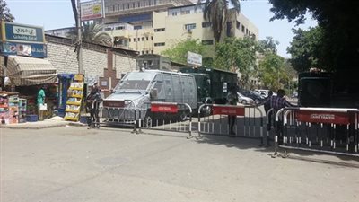 قوات الأمن تغلق محيط 