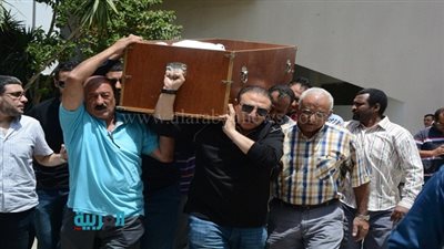 إيهاب طلعت ورانيا فريد شوقي في تشييع جنازة والد شيرين وجدي