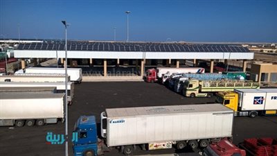 وصول أولى شحنات متعلقات العاملين بالخليج لميناء سفاجا بعد توقف أسبوعين