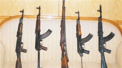 ضبط 5 بنادق آلية و3 خرطوش في حملة مداهمات بأسيوط