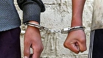 ضبط عاطلين أثناء سرقتهما سيارة بالسلام 