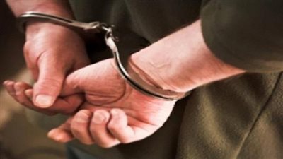 القبض على حارس عقار لاتهامه بالسرقة في النزهة 