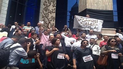 بالصور.. تجمع آلاف المحتجين أمام نقابة الصحفيين 