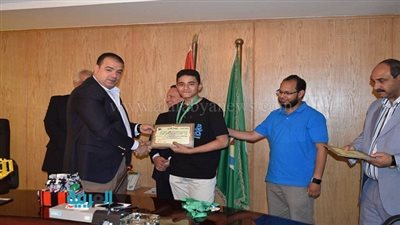 محافظ الفيوم يكرم الفريق الفائز في بطولة 