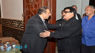 بالصور.. انتهاء عزاء والد المطربة شيرين وجدي