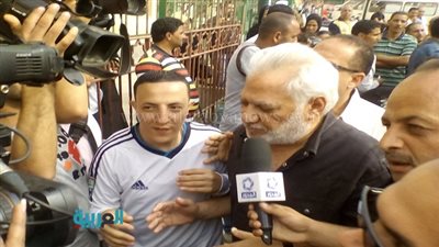 بالصور.. وصول محمود حميدة وأحمد سلامة وسامح الصريطي لجنازة وائل نور